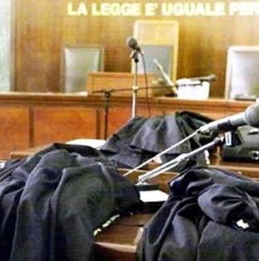 Finti carabinieri le rubano 800 euro e il banco posta 