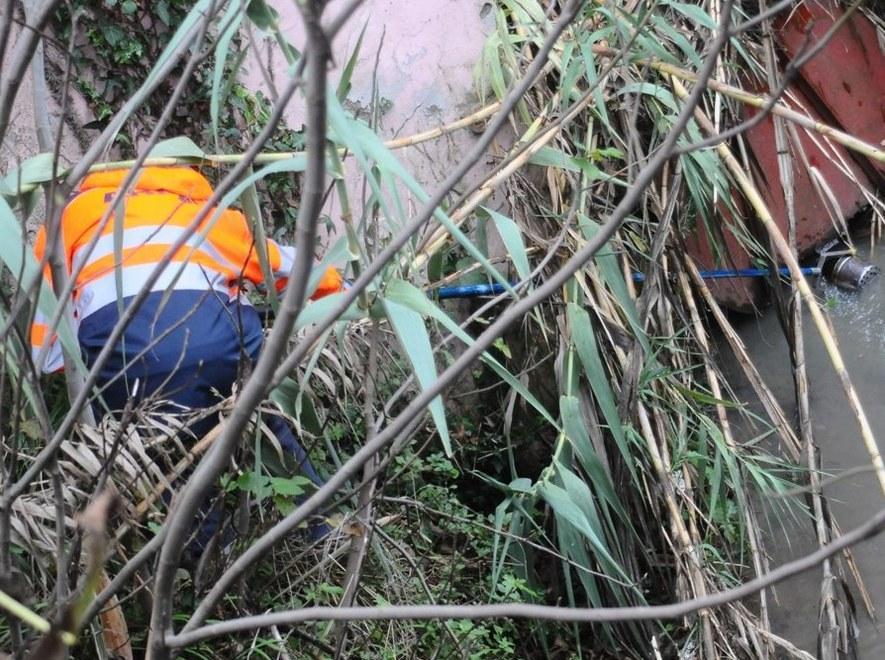 «Escrementi nel fiume», due ditte nei guai 