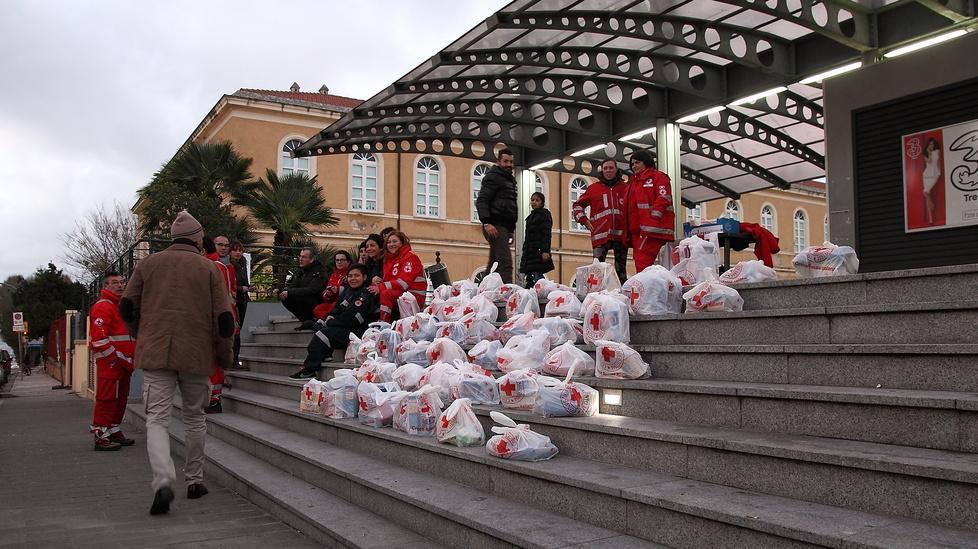 Raccolta viveri per i bisognosi