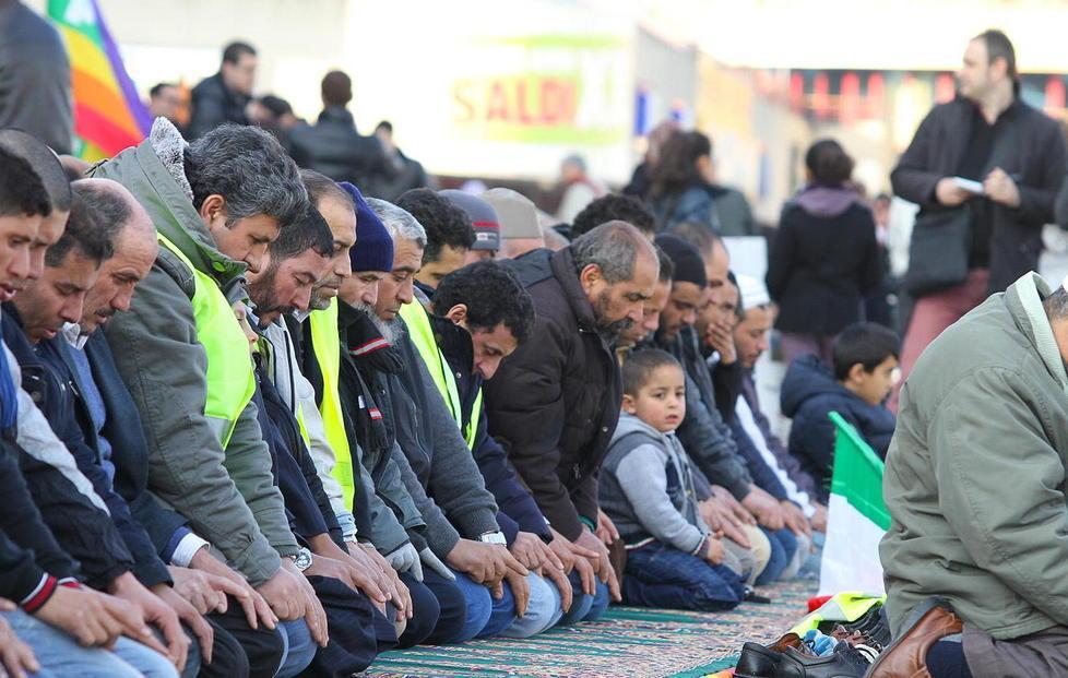 Moschea, un sondaggio: la maggioranza è a favore 