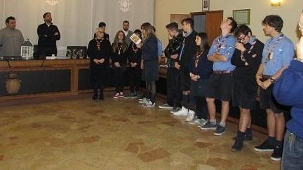 Il Comune consegna una targa a canoisti e boy-scout lagunari