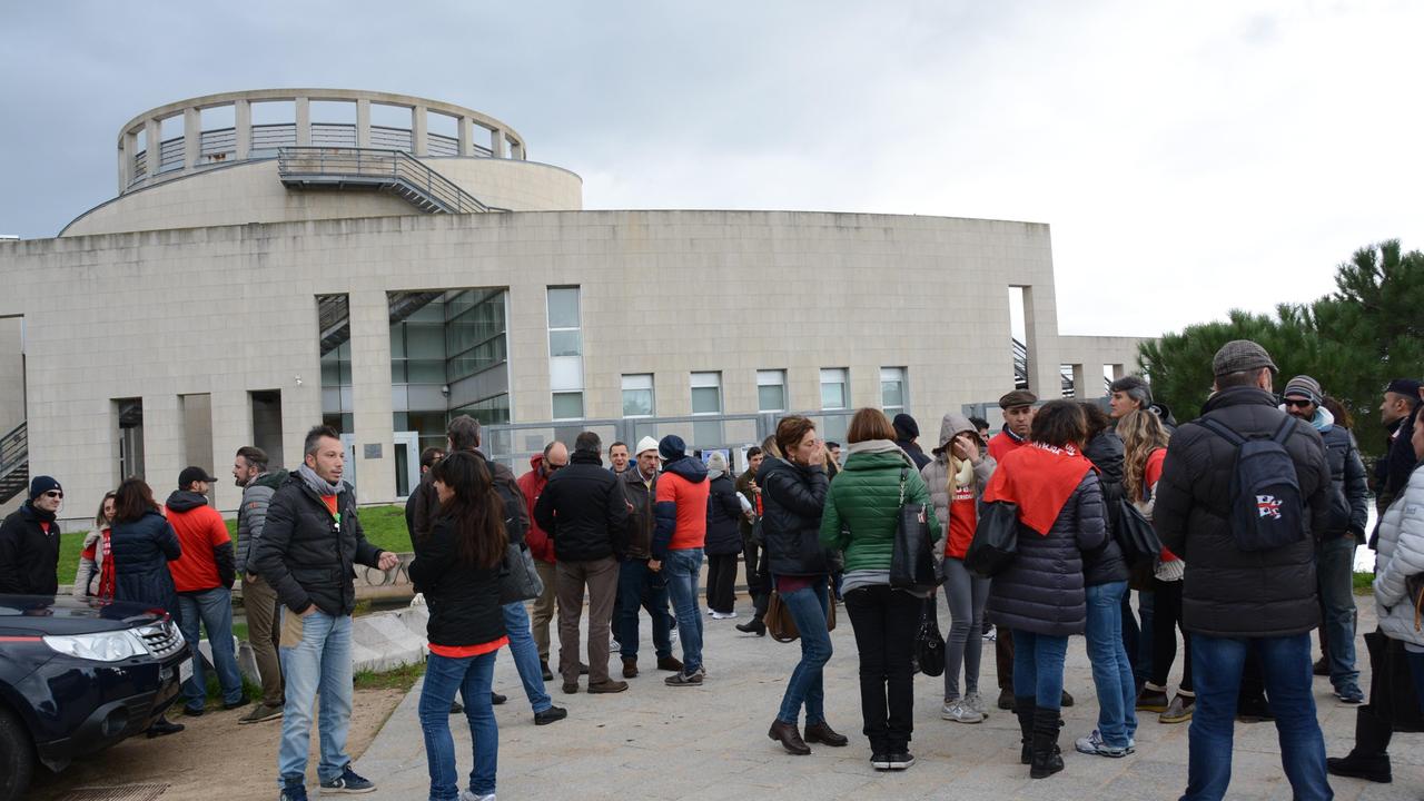 Accordo nella notte, esodi volontari per 400