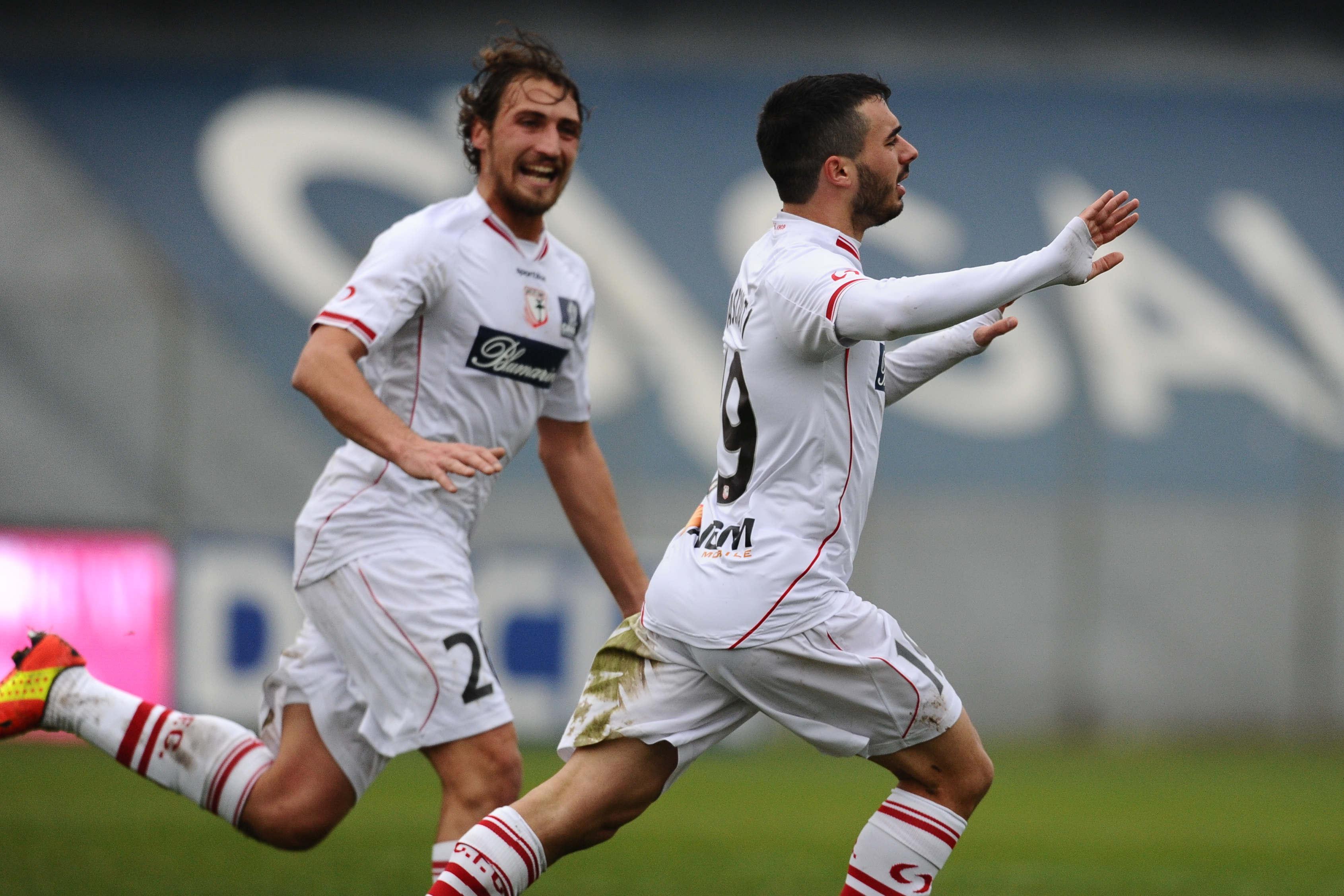 L'esultanza di Pasciuti, migliore in campo con il Perugia