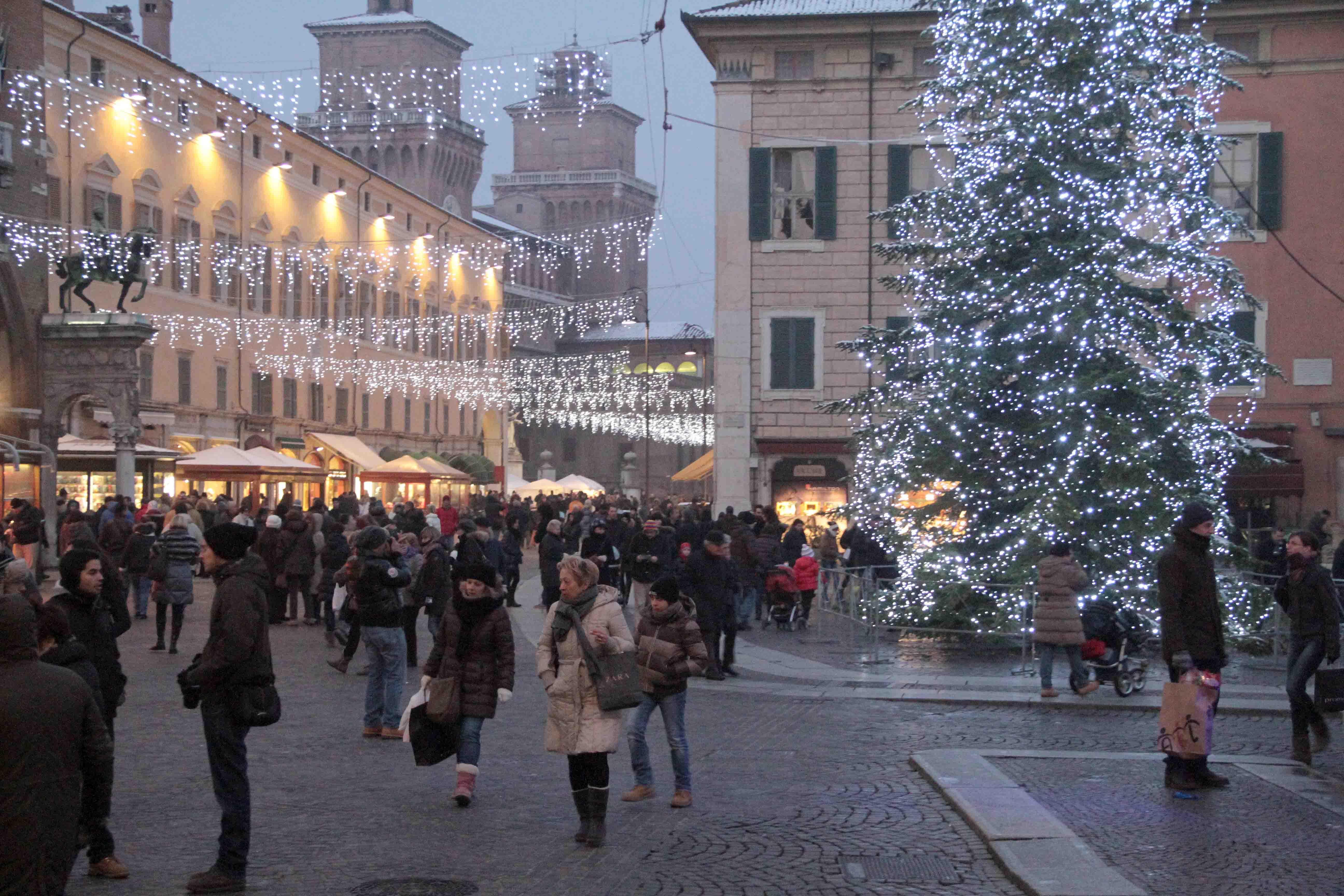 Il centro animato dal Natale