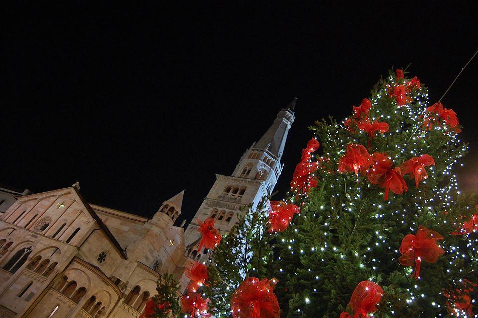 Buon Natale a tutti i lettori della Gazzetta di Modena (Foto Davide Leonardi)