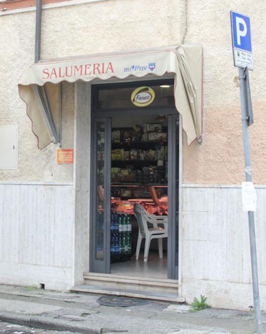 Furto alla salumeria di via Pucci: 2 arresti