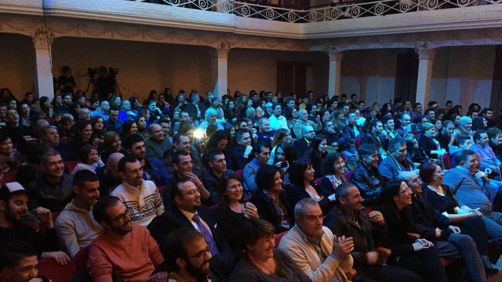 Il teatro senza gestione, ma il bando è in regola