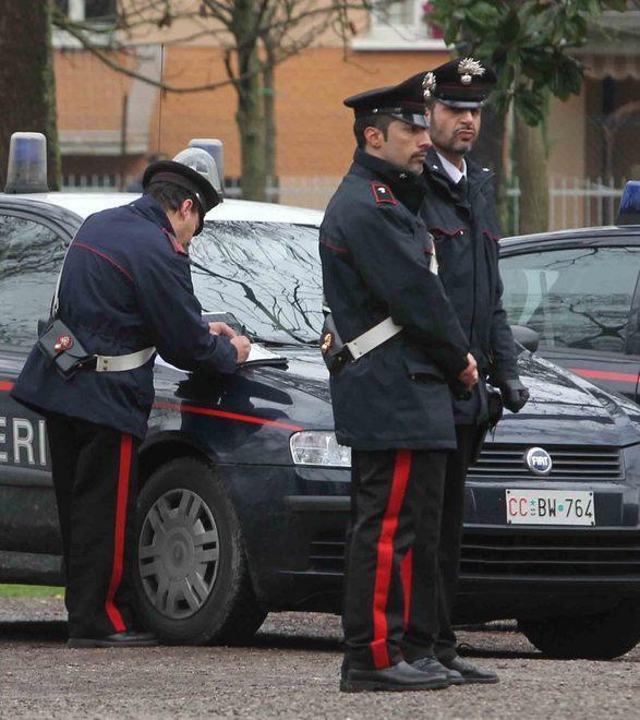 Un ragazzino di 17 anni preso a pugni e rapinato