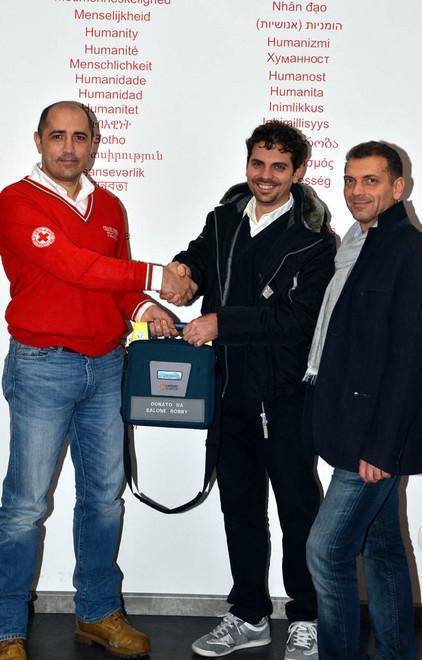 Un defibrillatore in dono alla Cri 
