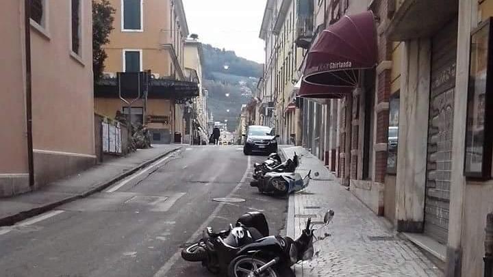Vandali in azione la notte di Natale in centro a Carrara