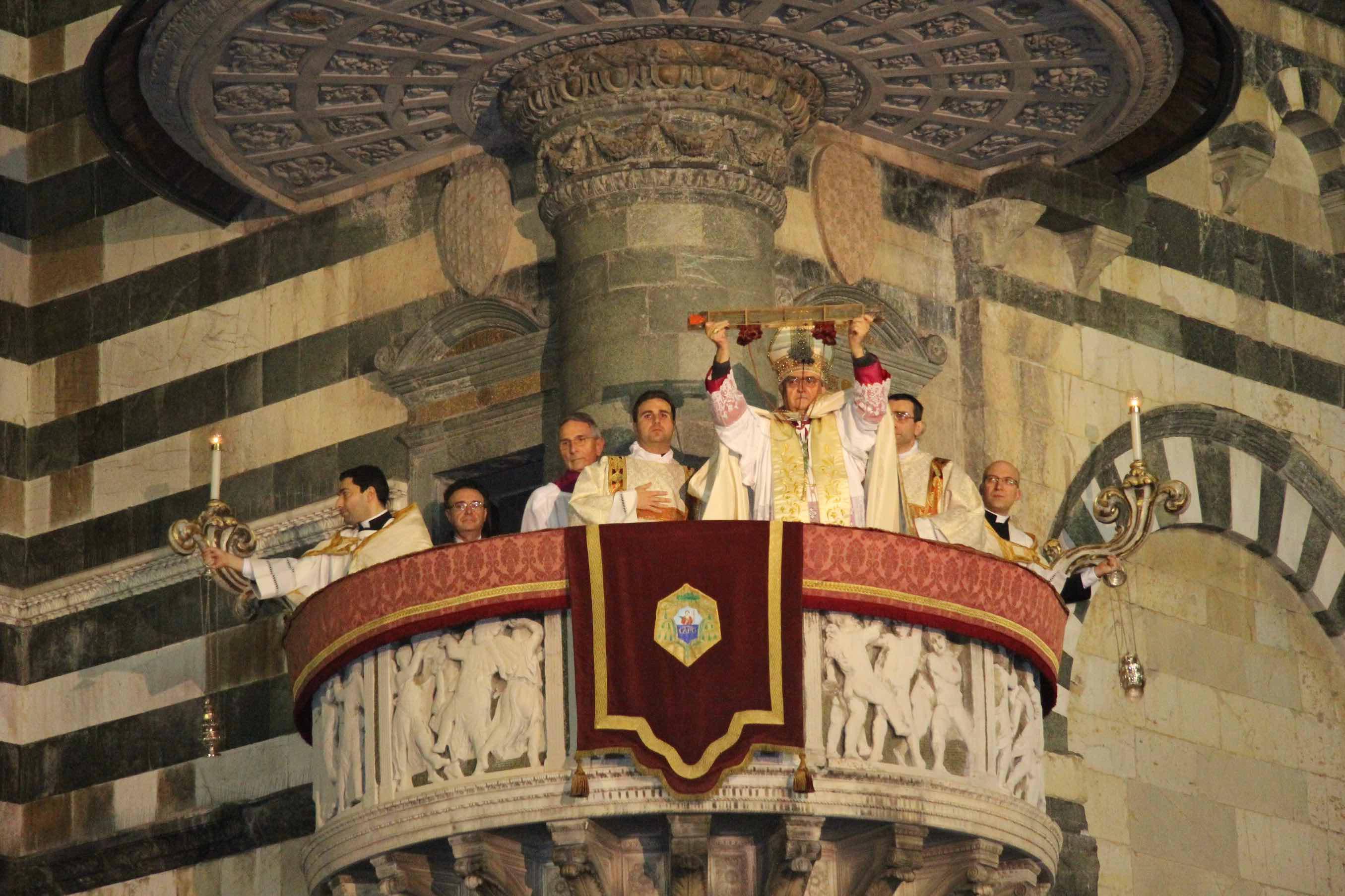 L'Ostensione del Sacro Cingolo dal pulpito del Duomo