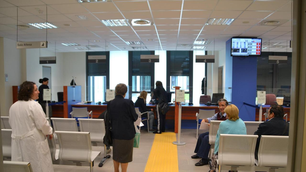 Gli sportelli dell'accettazione all'ospedale San Luca (Vip)