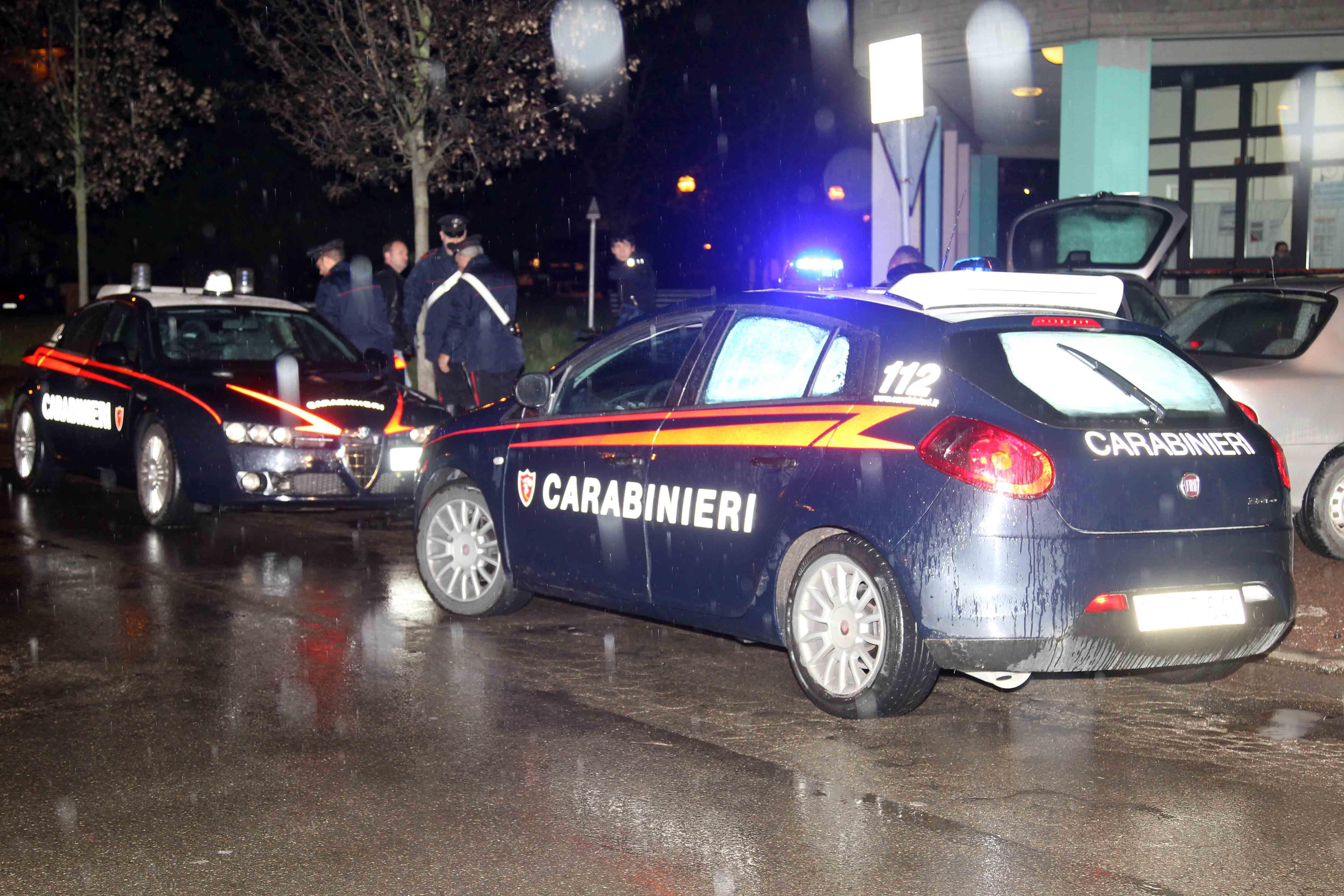 Violenta rissa in strada in zona stazione, due all'ospedale