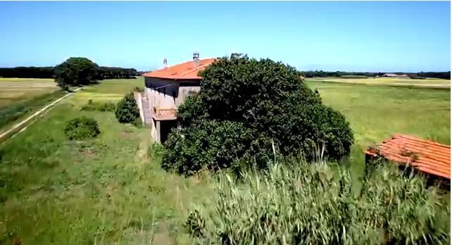 Uno dei casolari di Rimigliano interessati dal progetto di recupero