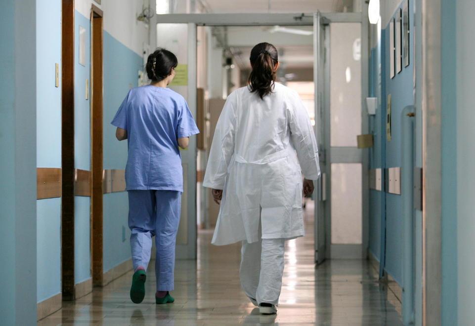 L’Asl paghi il tempo del cambio-camice agli infermieri 