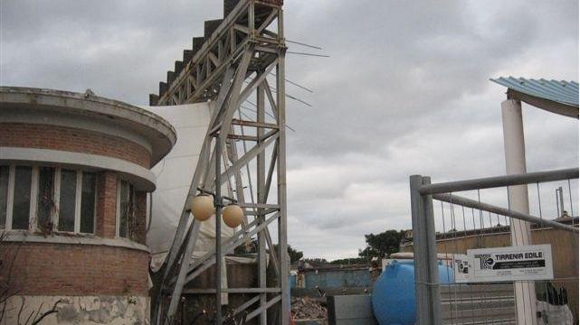 La tensostruttura che è stata abbattuta