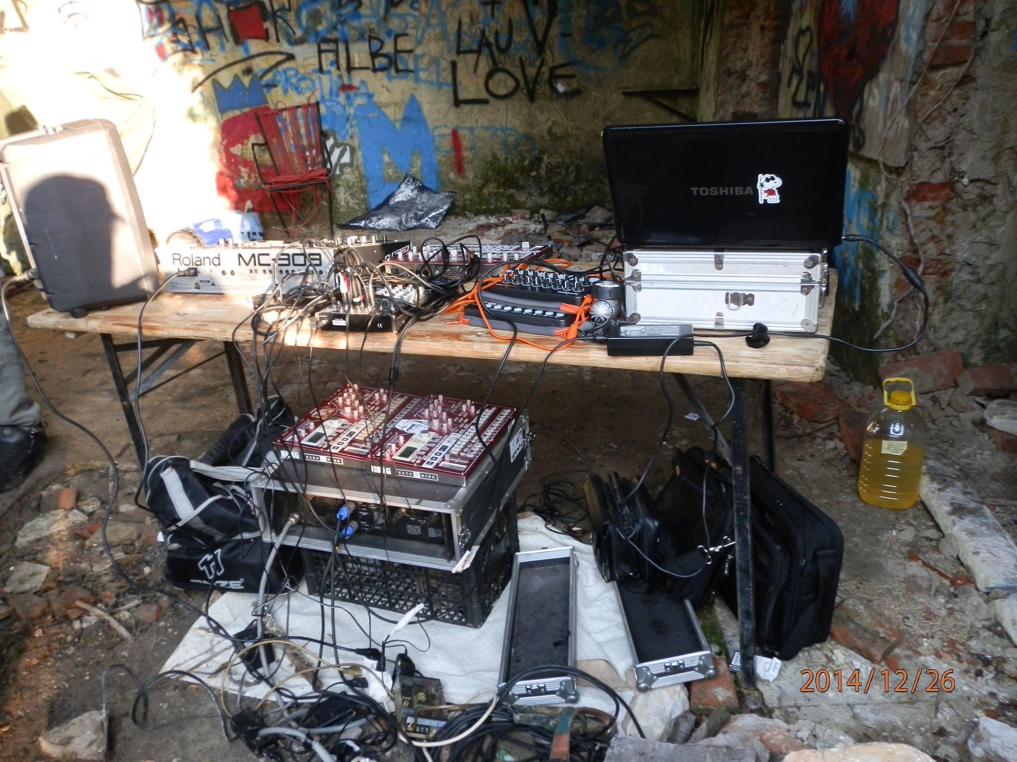 Le apparecchiature sequestrate prima del rave party