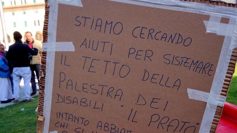 Vandali in piazza Grande villaggio di Natale distrutto