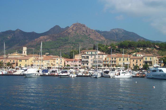 L'approdo turistico di Porto Azzurro