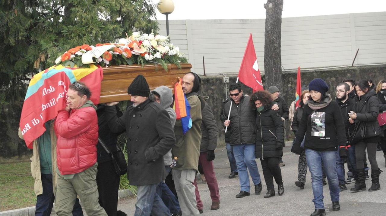 Un momento dei funerali di Filippo Dore