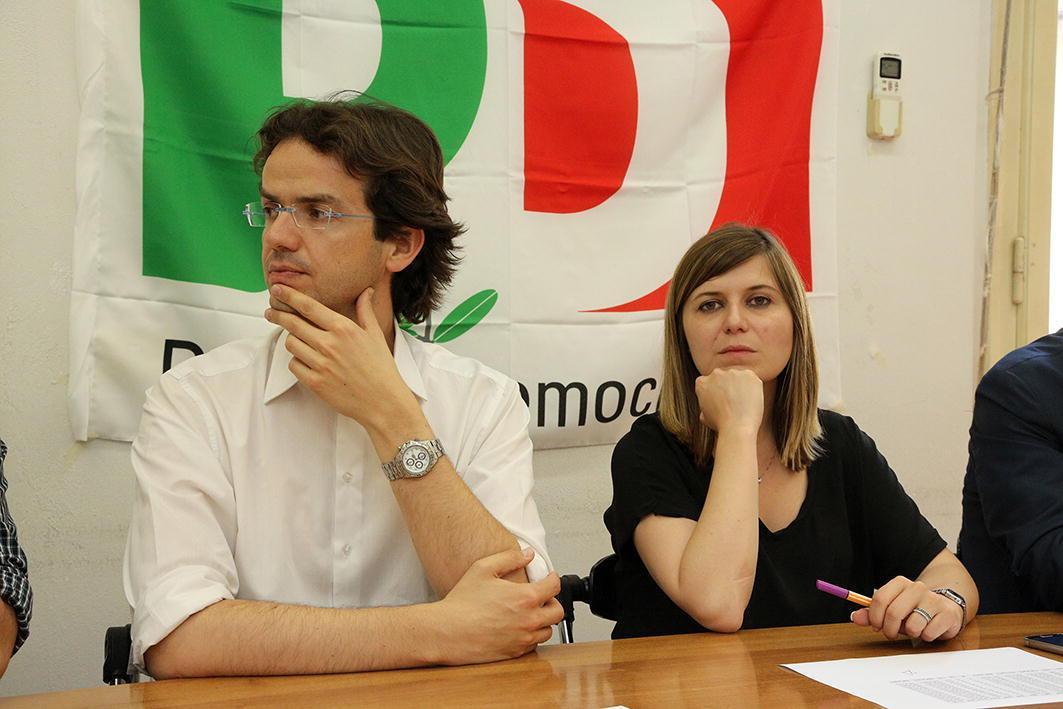 A sinistra il segretario Sostegni con il sindaco Barnini