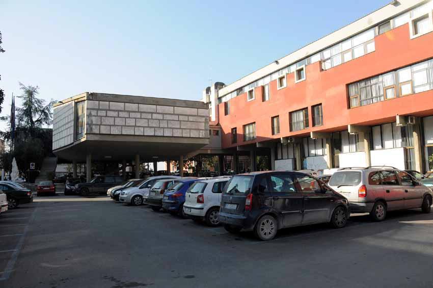 Il palazzo del Comune in piazza Due Giugno