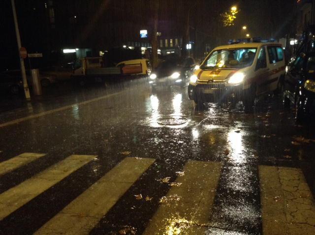 Ragazza di 18 anni investita in viale Montegrappa (foto Batavia)