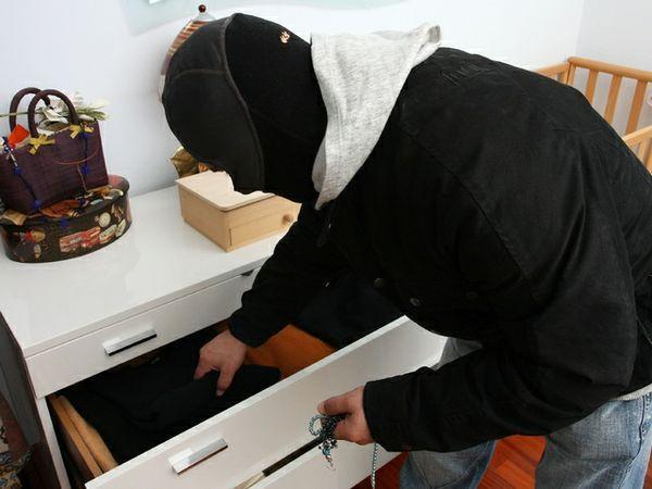 Continua la serie dei furti nelle abitazioni a Pontedera (foto d'archivio)