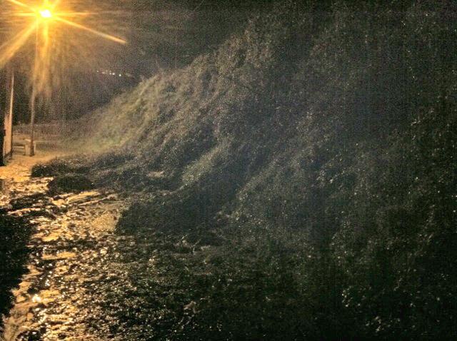 La frana che ha ostruito via Lungovalle nel comune di Santa Croce sull'Arno
