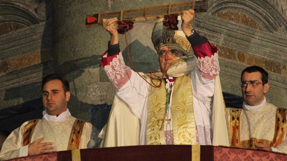Centinaia di fedeli in piazza all’Ostensione 