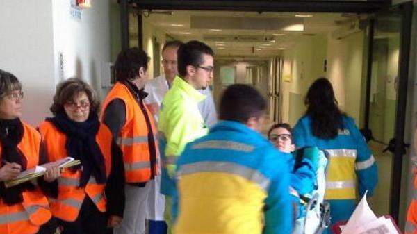 In stato di ebbrezza finisce contro un ciclomotore