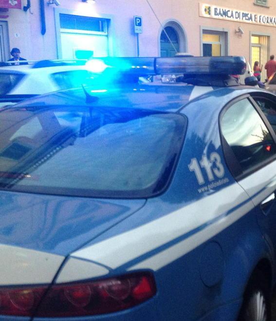 Una raffica di furti sotto l’albero Spariscono giochini e giubbotti 