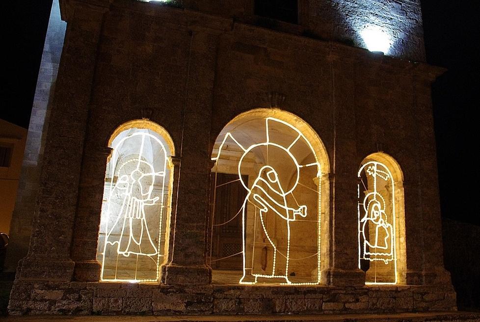 Il centro si veste di Natale e rifiorisce