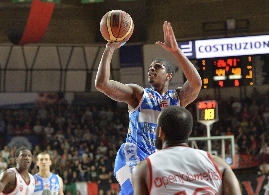 Varese ai piedi di Edgar Sosa Il Banco vince nella bolgia 