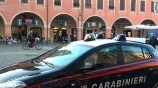 Rubano poi picchiano i carabinieri