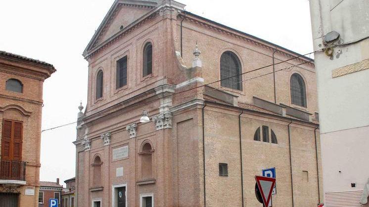 Rubano i soldi delle offerte nel duomo di Comacchio