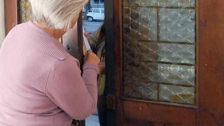 Finta impiegata delle Poste deruba una pensionata