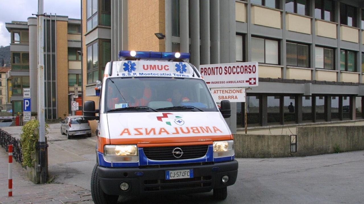 Vigile urbano investito mentre rileva un sinistro
