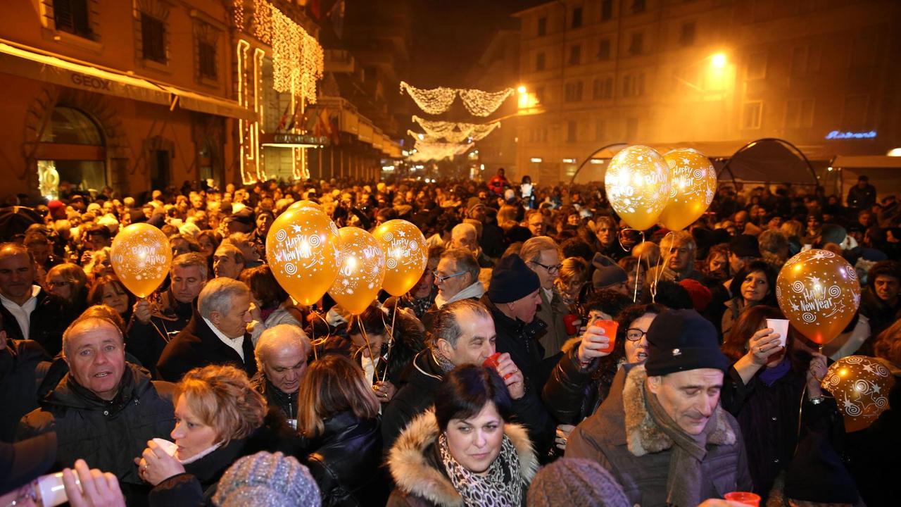 Festa di fine anno in piazza del Popolo a Montecatini