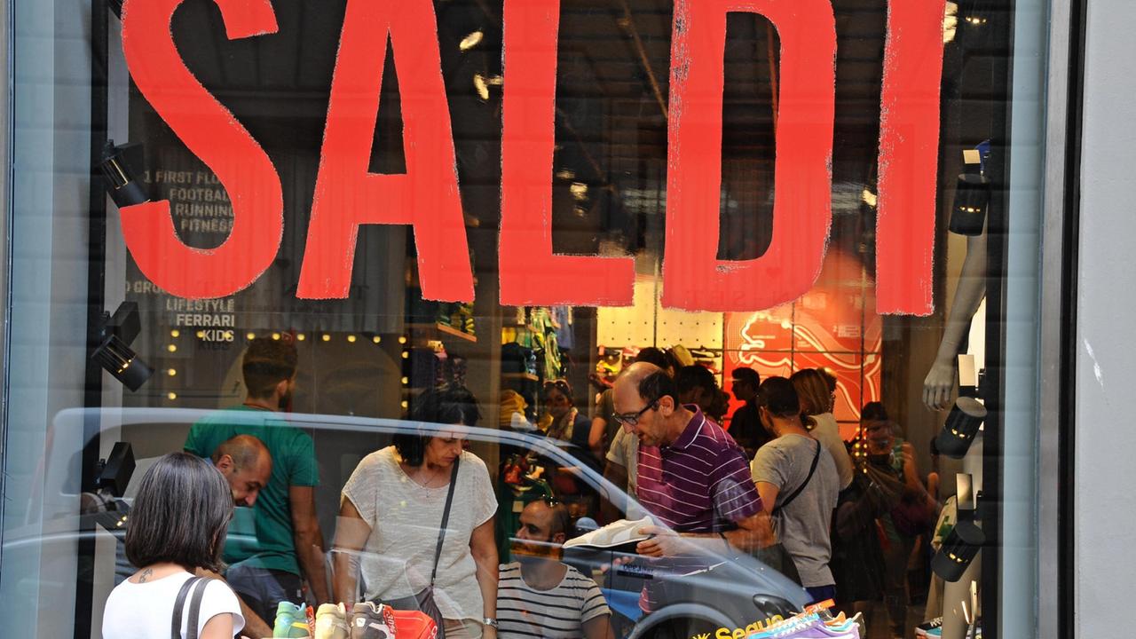 Ecco il vademecum Adiconsum per non farsi raggirare con i Saldi