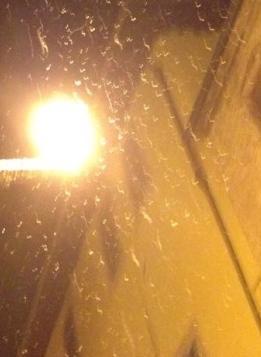 Finta nevicata per Natale in via dei Fabbri