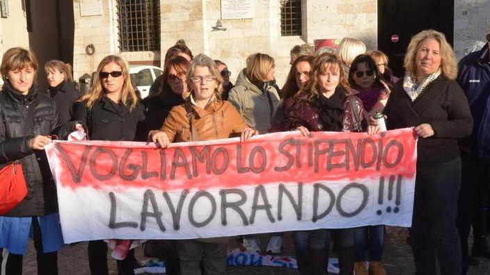 La pietra non tira più Quindici addetti a casa
