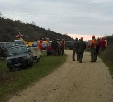 Si sente male mentre caccia Pensionato muore a 67 anni 