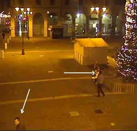 Caccia a due uomini Ecco le immagini dei vandali di Natale 