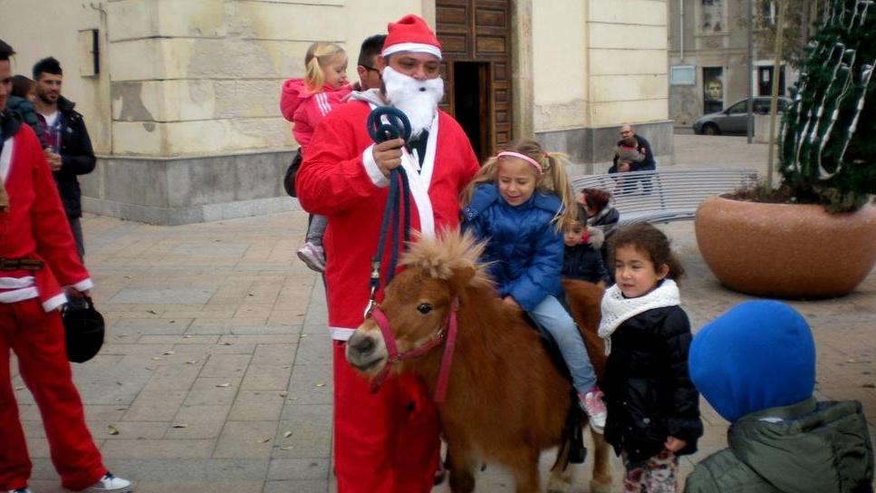 Gran successo per il pony di Babbo Natale