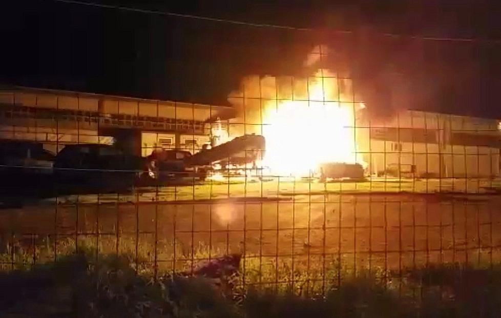 Fiamme in un autolavaggio 