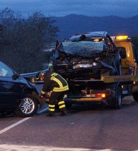Schianto mortale per padre e figlio 