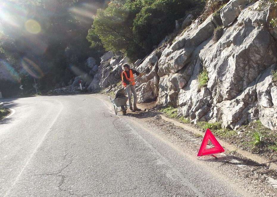 L’ambientalista che ripulisce le strade dai detriti