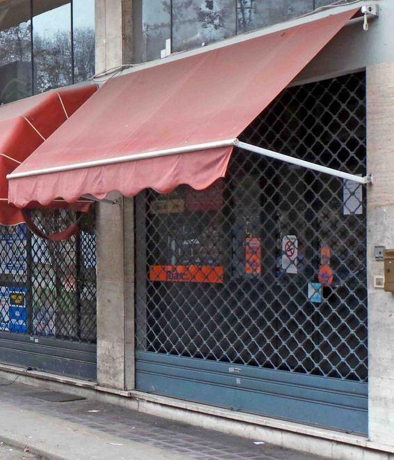 Liti e clienti pregiudicati: chiuso negozio 