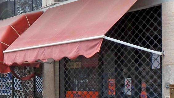 Liti e clienti pregiudicati: chiuso negozio